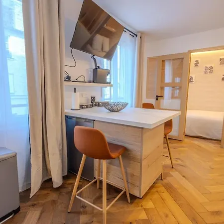 Apartment 3, Le Marais